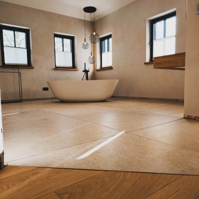 Kalklehmputz,
Nasszellentapete, Duschtapete, Calce Cruda